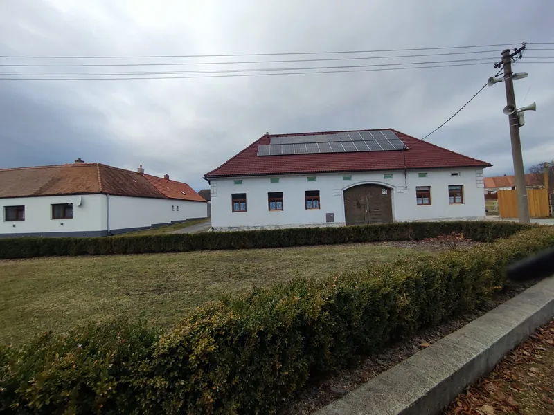 Dokončená fotovoltaika na statku
